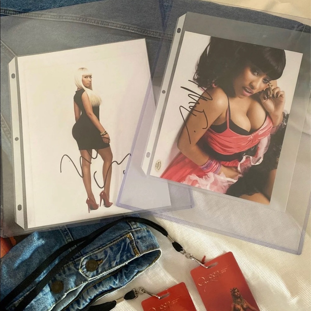 Autographed NICKI MINAJ Picture BUNDLE